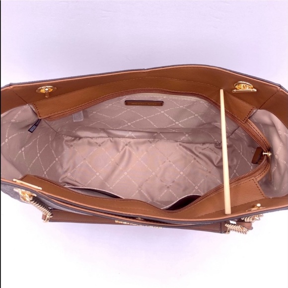 Michael Kors Large Chain Shoulder
Bag Tote - Picture 10 of 11